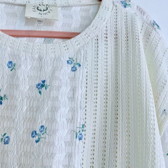 Fantastic Fawn Cream Floral Patchwork Blouse with Blue Accent - Picture 5 of 6